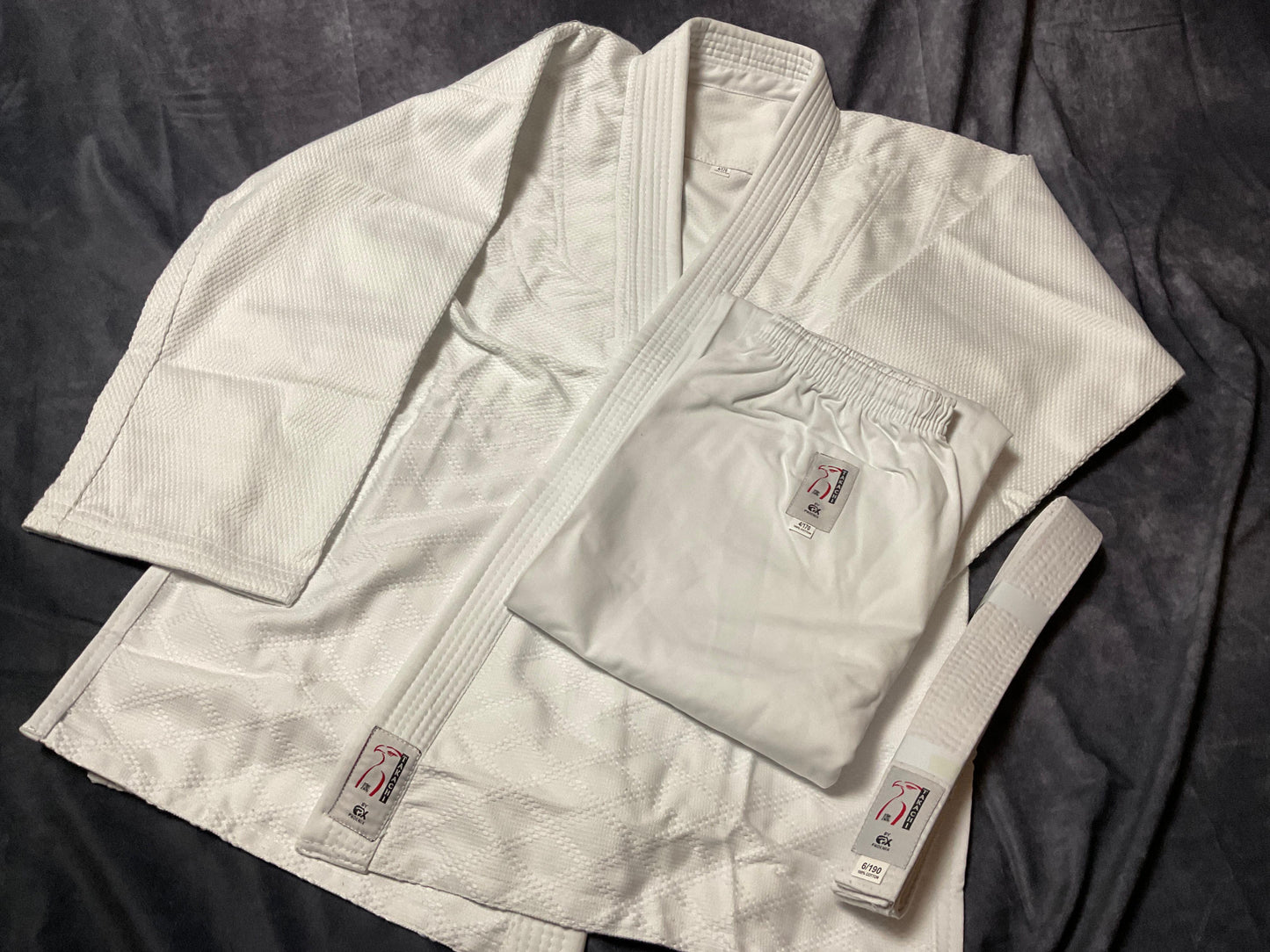 Judo und Aikido Gi in weiß