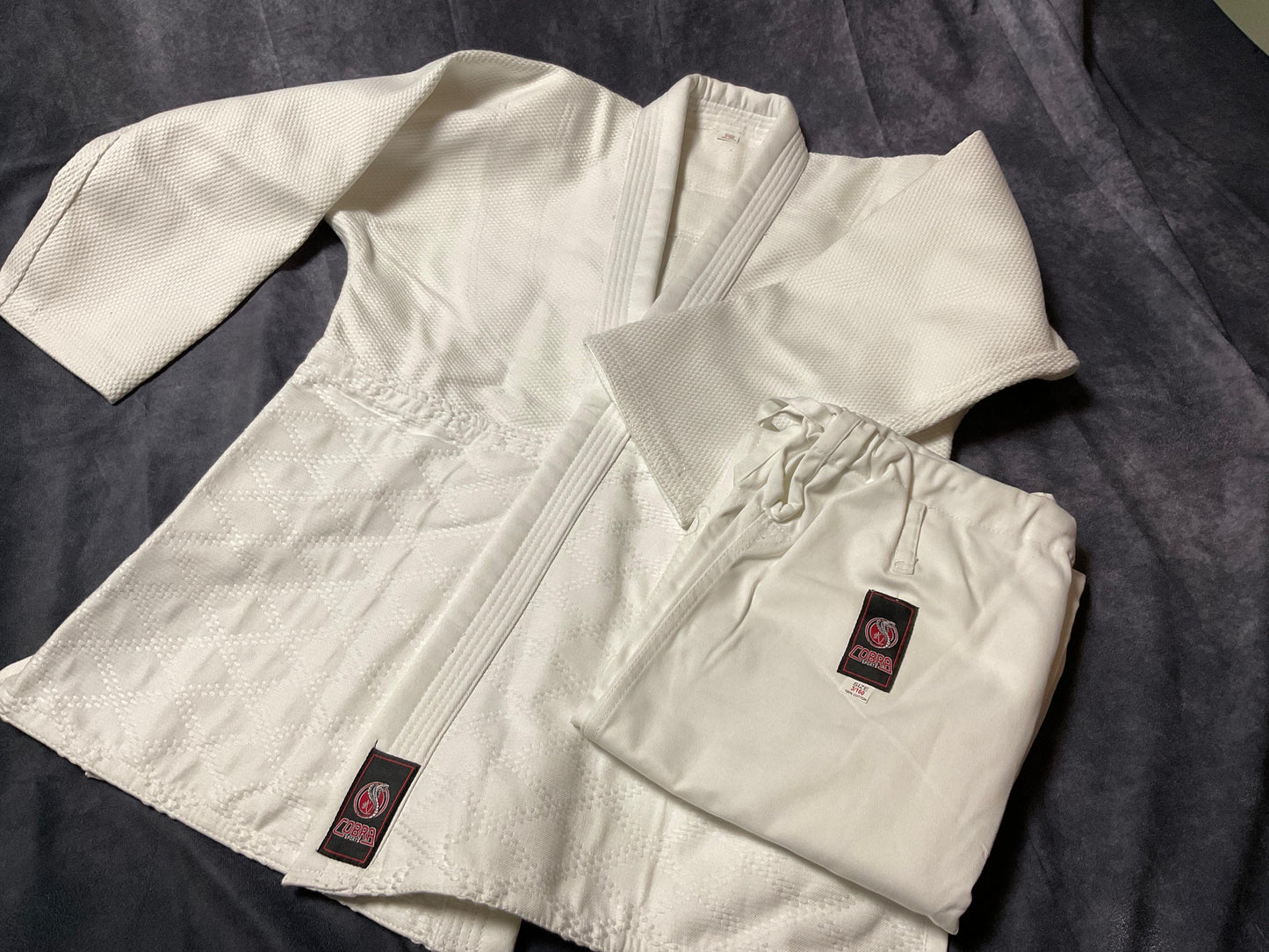 Gesamte Ansicht des Judo Anzugs