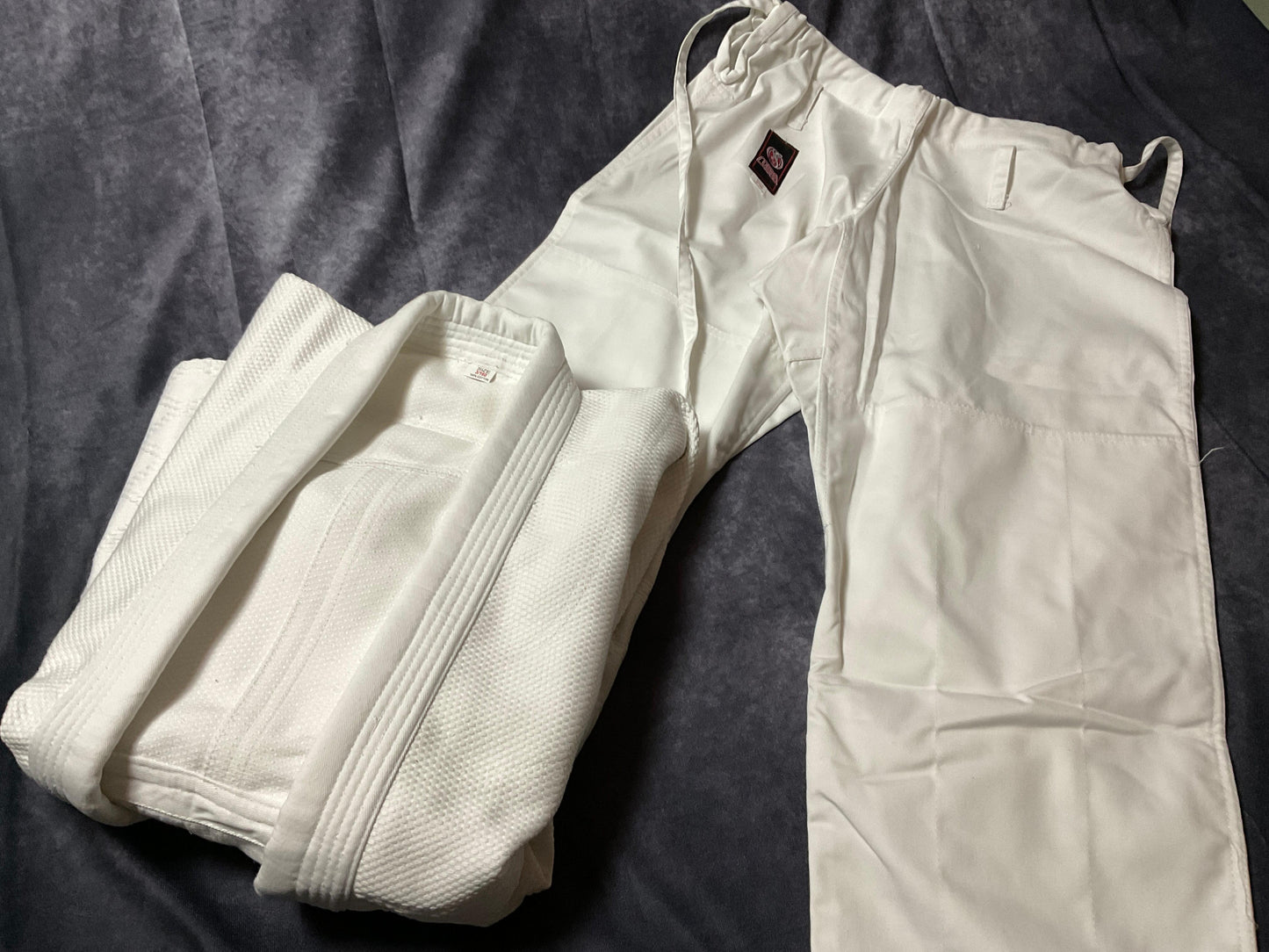 Weißer Judo Anzug