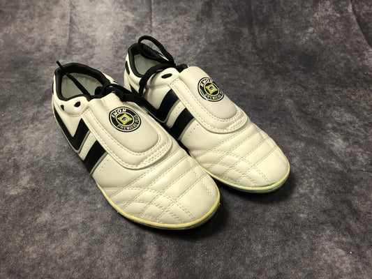 Kampfsport und Trainingsschuhe von KWON