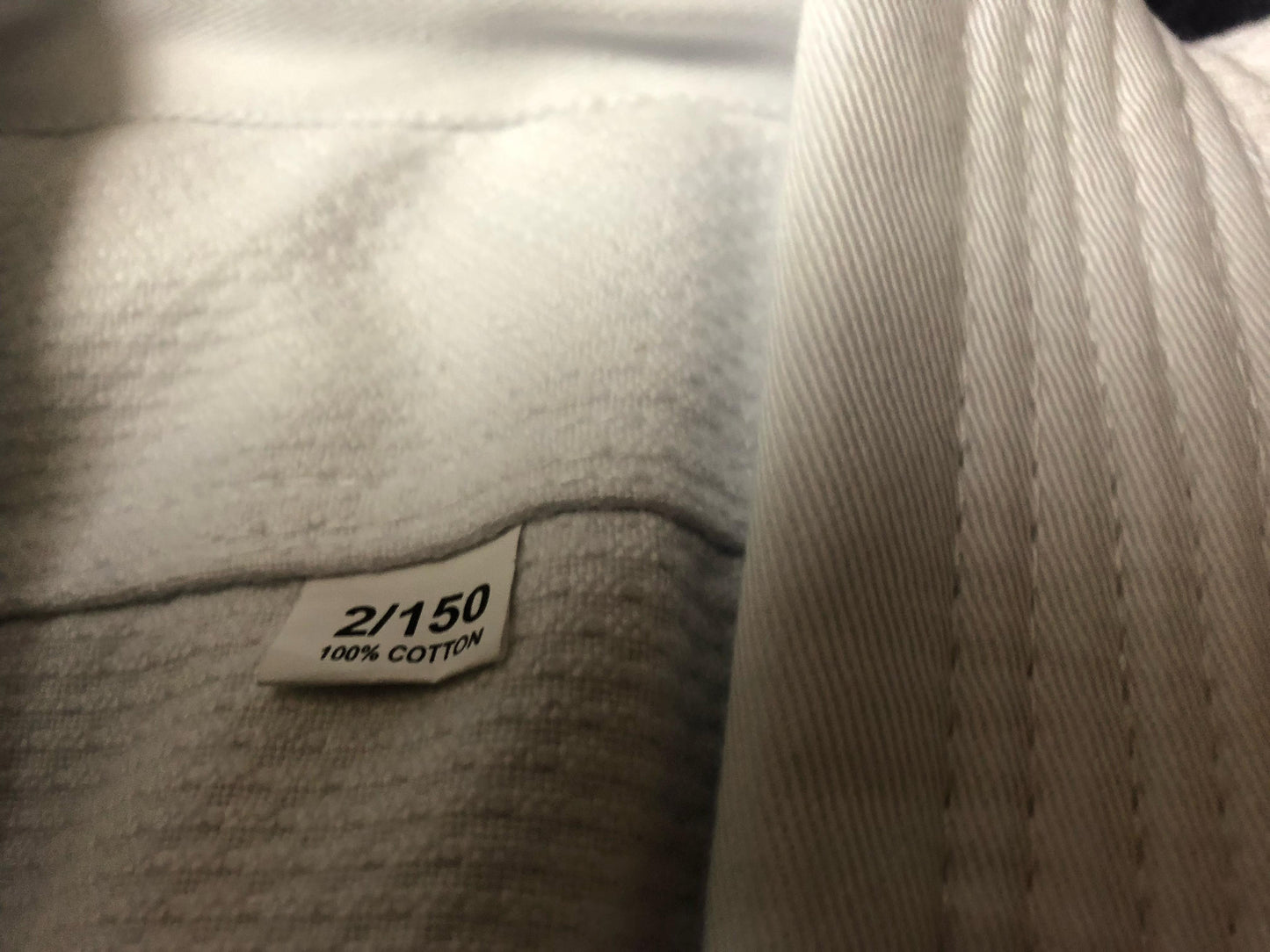 Details 100% Baumwolle des Anzugs