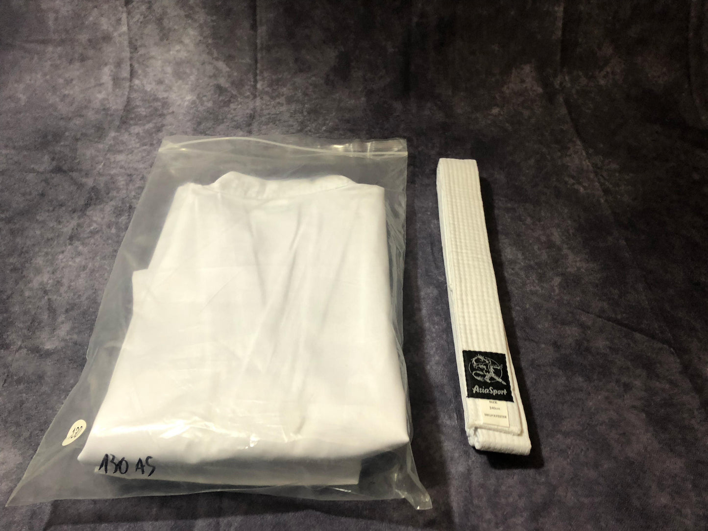 Weißer Taekwon Do Anzug