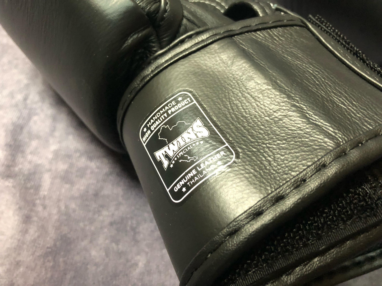 Handgemachte Boxhandschuhe von TWINS