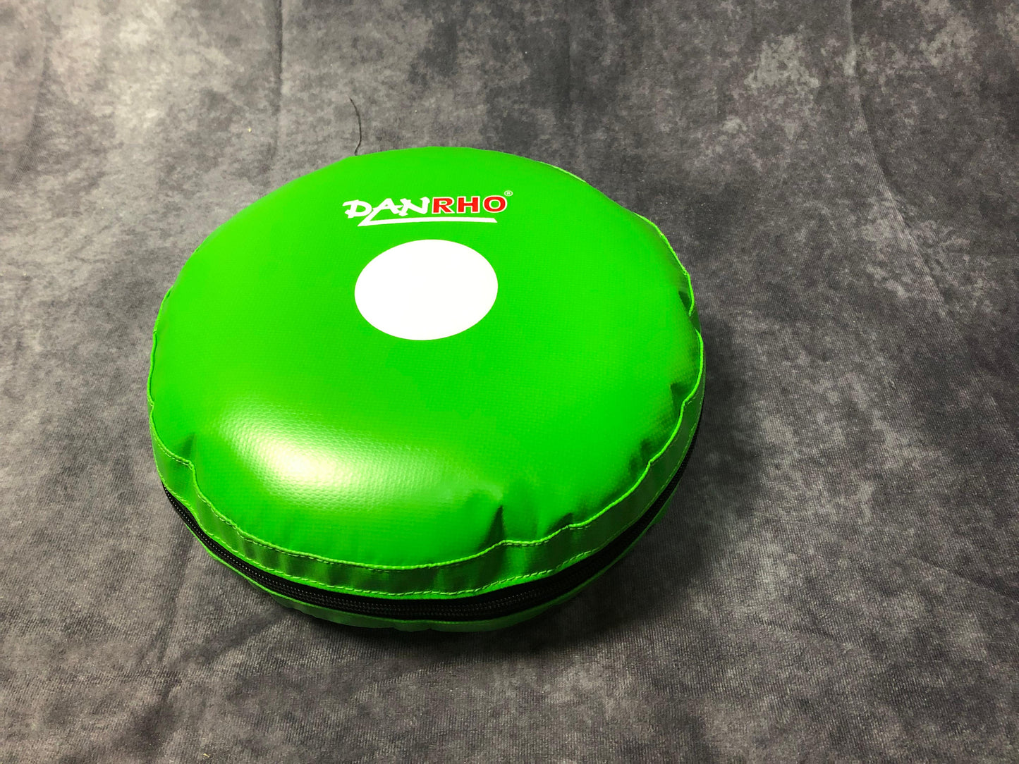 Grüne Handpratze von DAN RHO