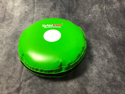 Grüne Handpratze von DAN RHO