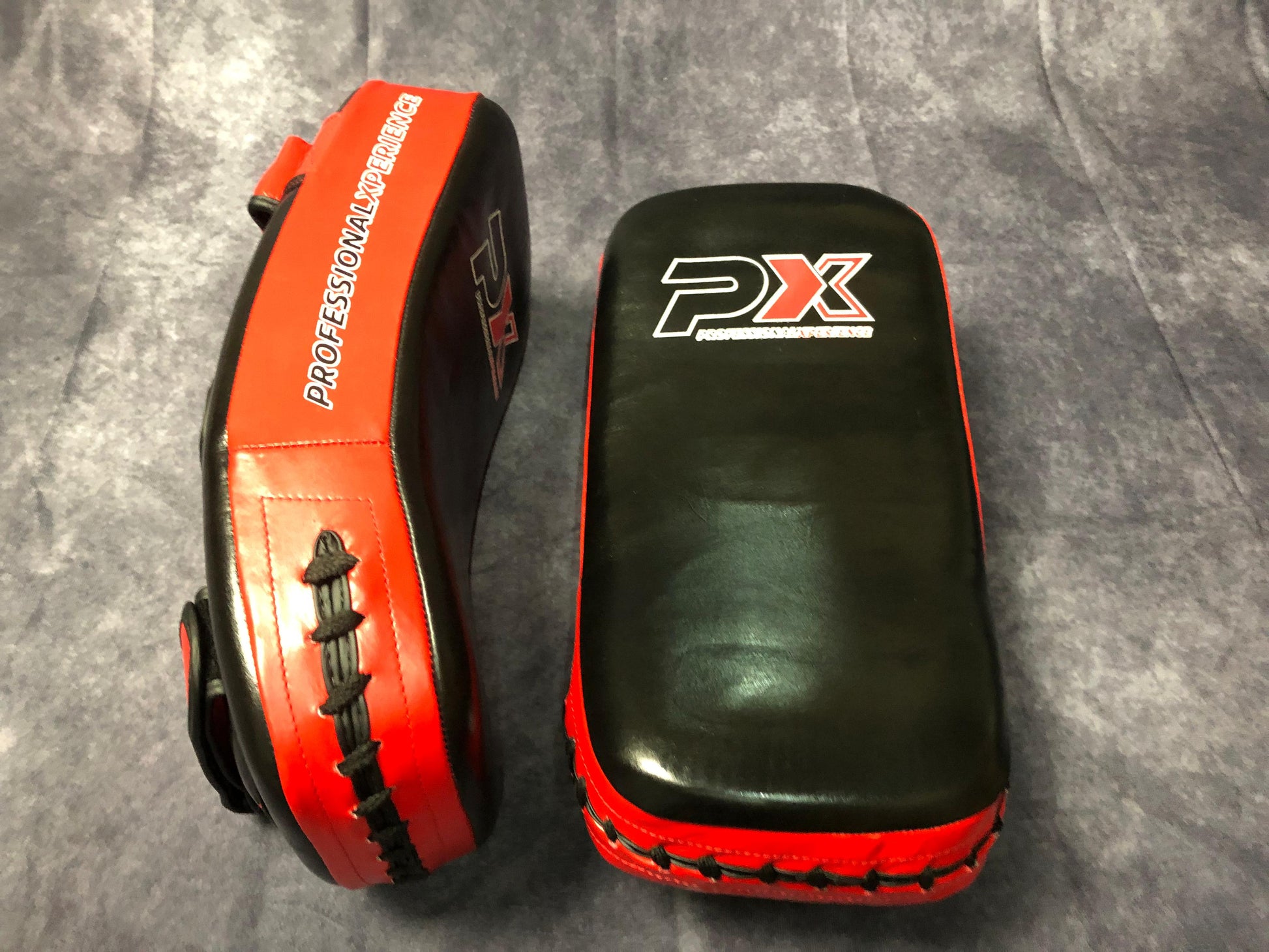 Thaii Pads von PX für das Kickboxen